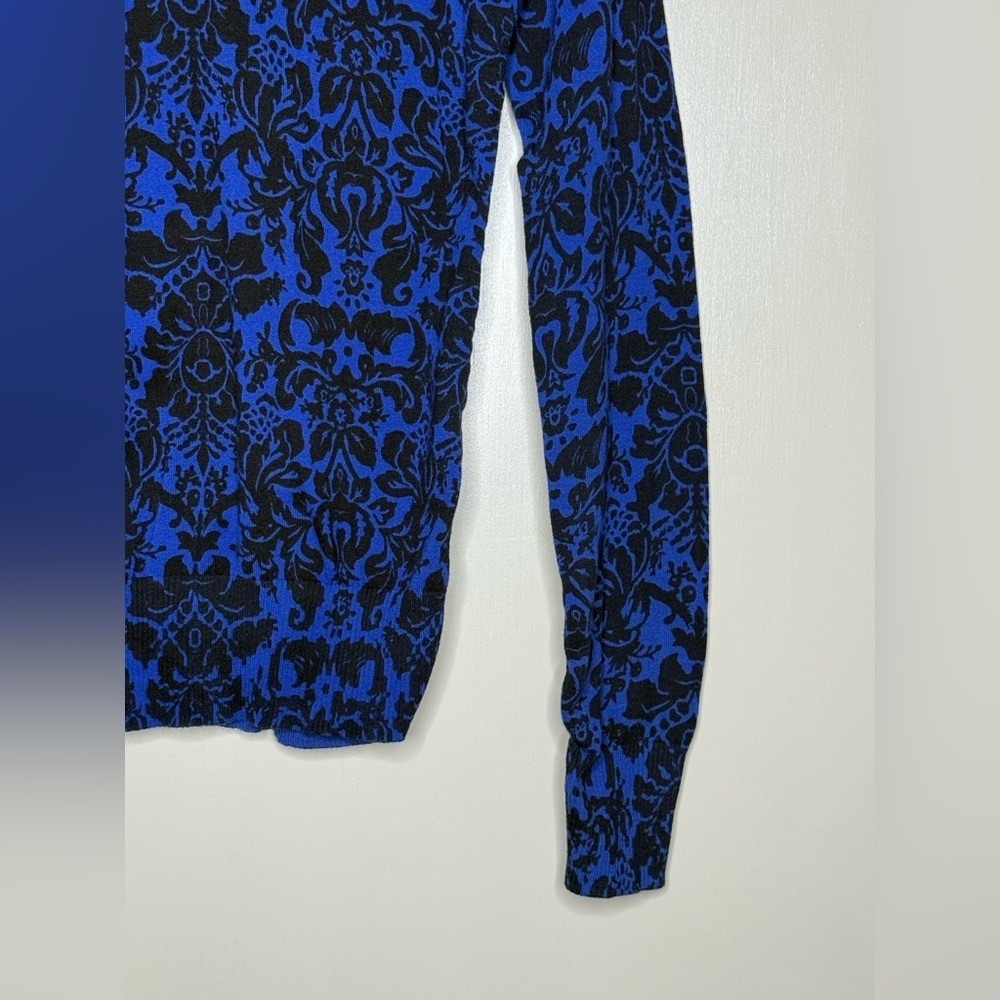 GAP Blue Black Damask V Neck Long Sleeve‎ Knit Top Medium - Picture 4 of 7